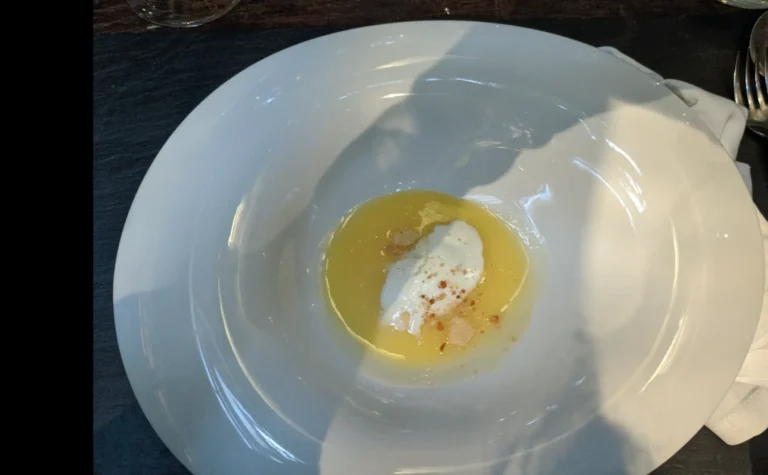 una porció de bacallà al pil pil