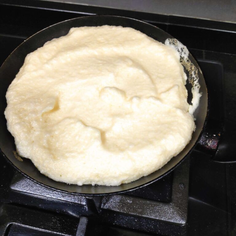tortilla souflé cuajando en la sartén
