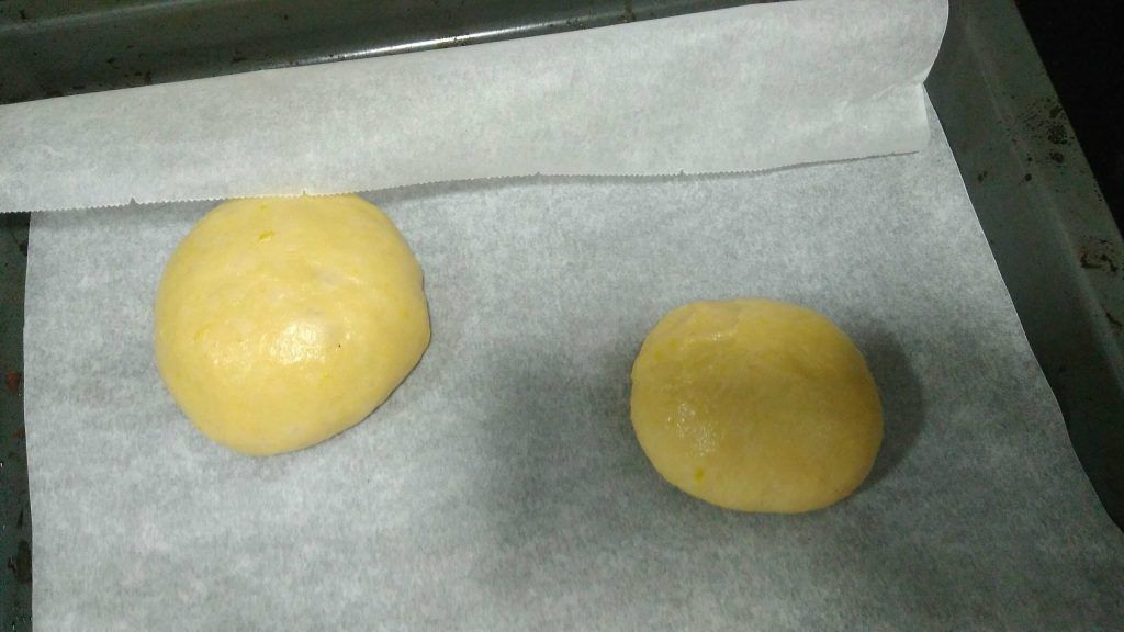 dos panquemados en una bandeja de horno