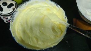 mousse en un bol de cristal
