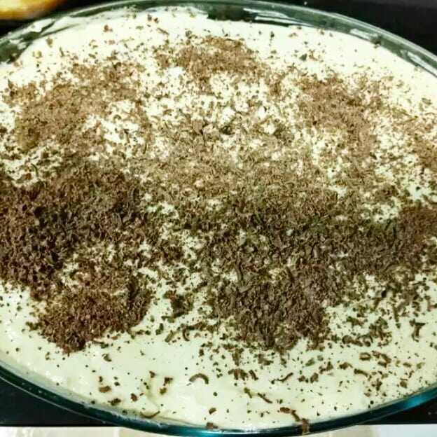 tiramisú con cacao espolvoreado