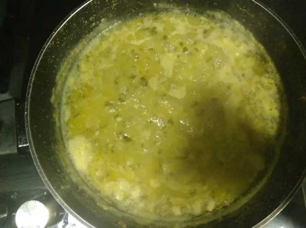 caldo añadido para la merluza en salsa verde