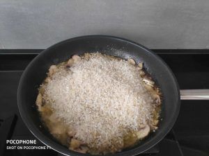 en la cazuela, el arroz para el risotto