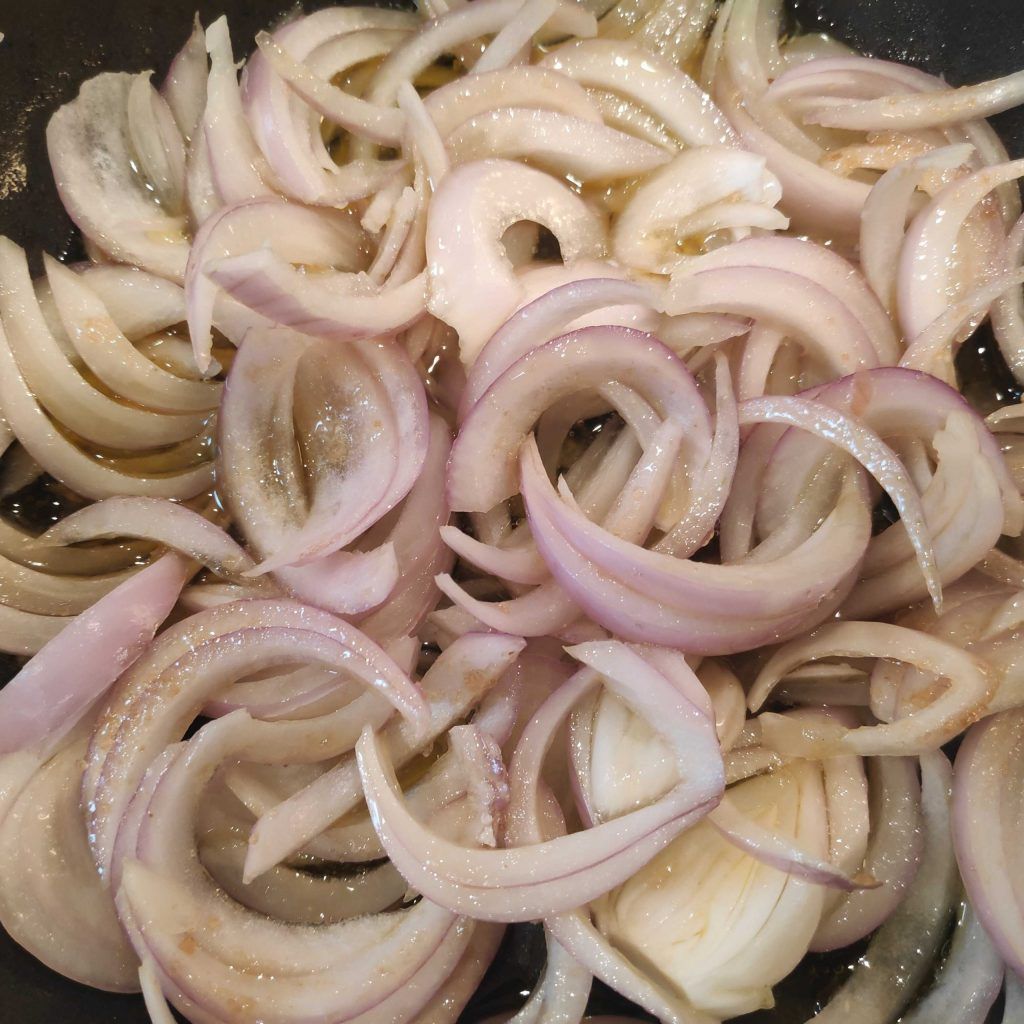 ceba a la juliana a la cassola