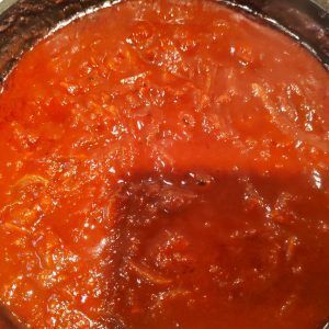 la salsa a la vizcaína en la cazuela