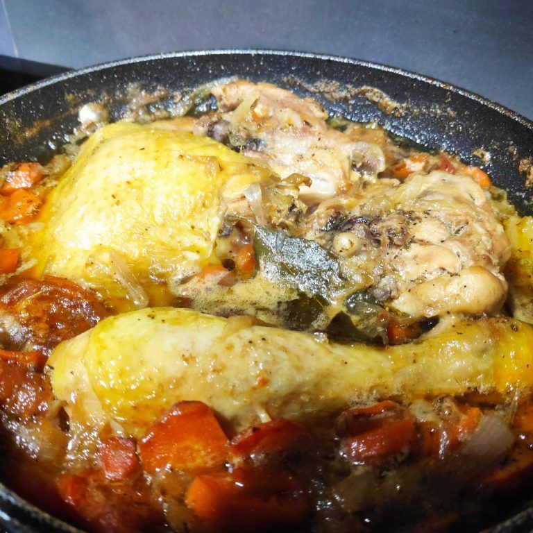 Pollo guisado a la cerveza con zanahoria
