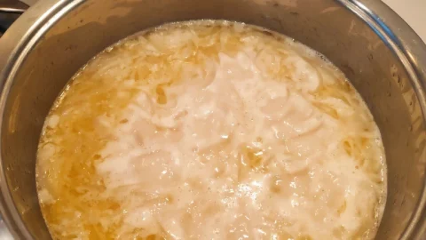 cassola bullint amb sopa de ceba