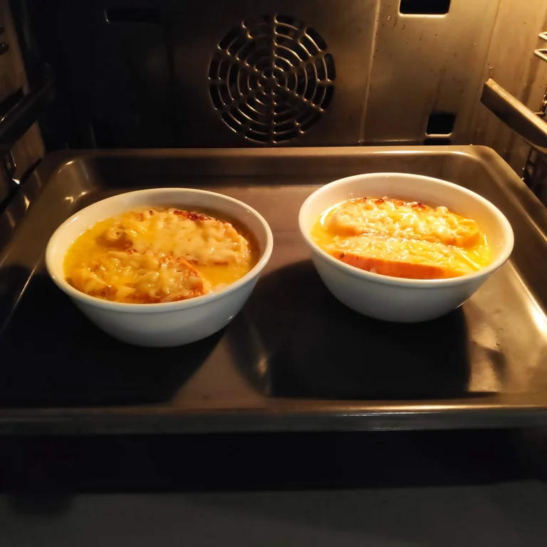 dos cuencos en el horno