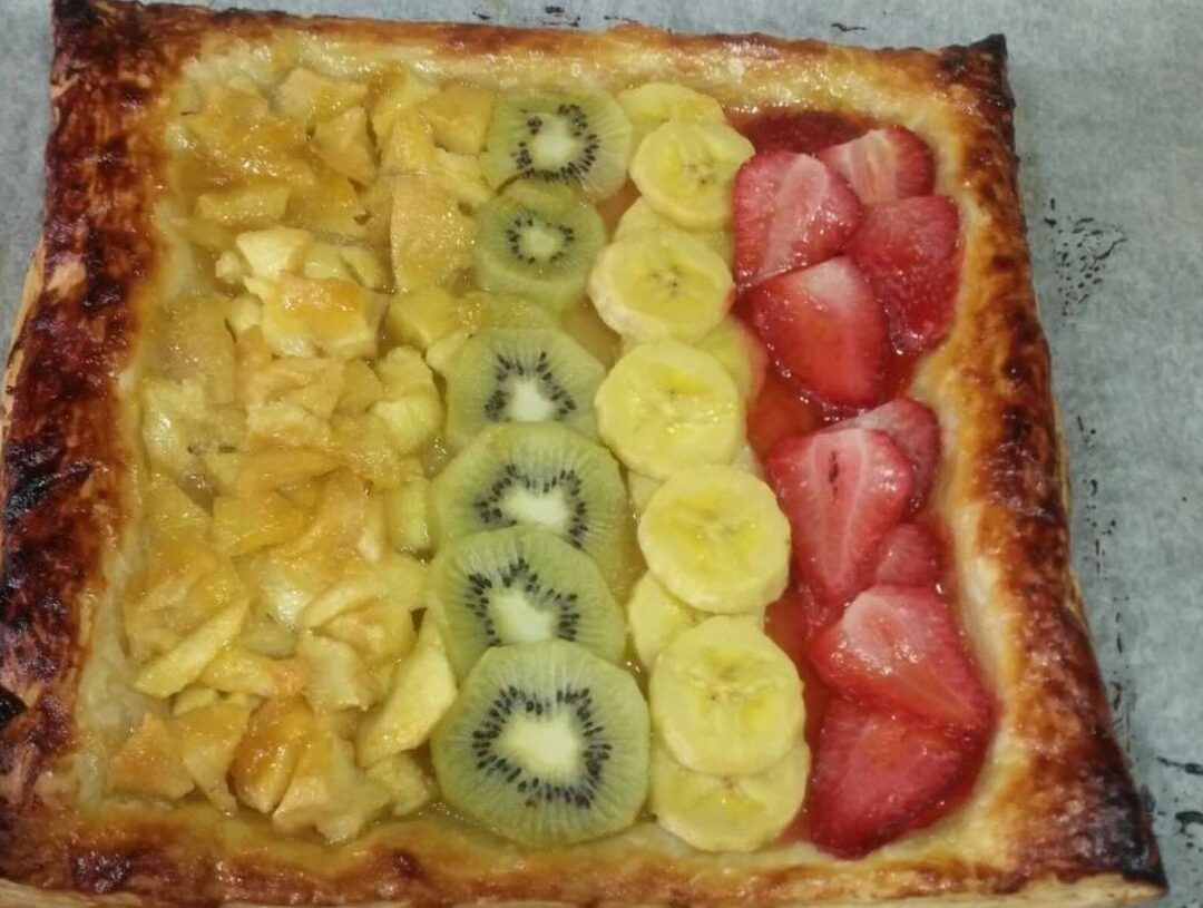 Hojaldre de frutas y crema casera