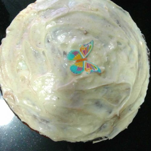 tarta de zanahorias y nueces decorada