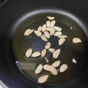 almendras friéndose