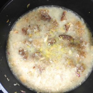 salsa triturada en la cazuela