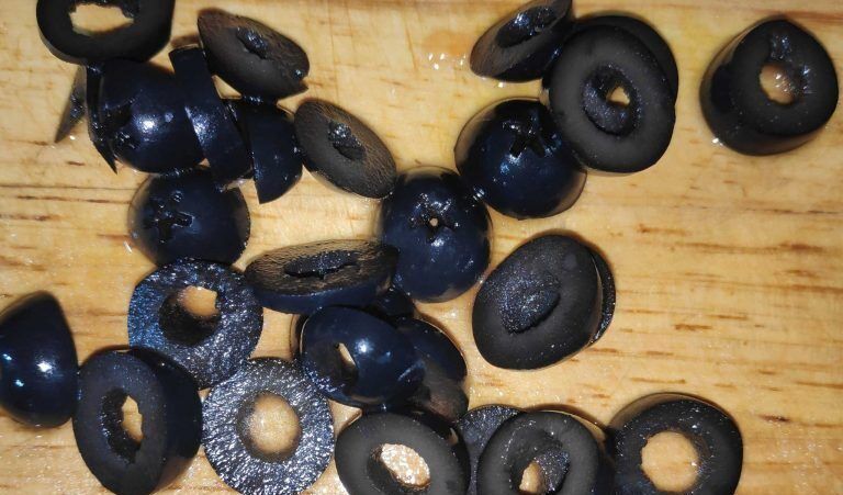 olives negres tallades