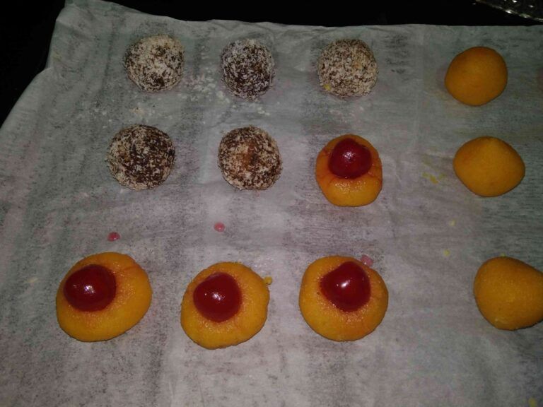 panellets vaiados con cerezas