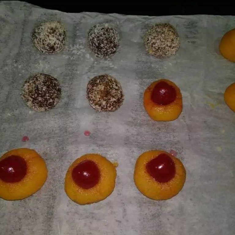 some raw panellets on a tray