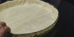 masa de quiche en el molde
