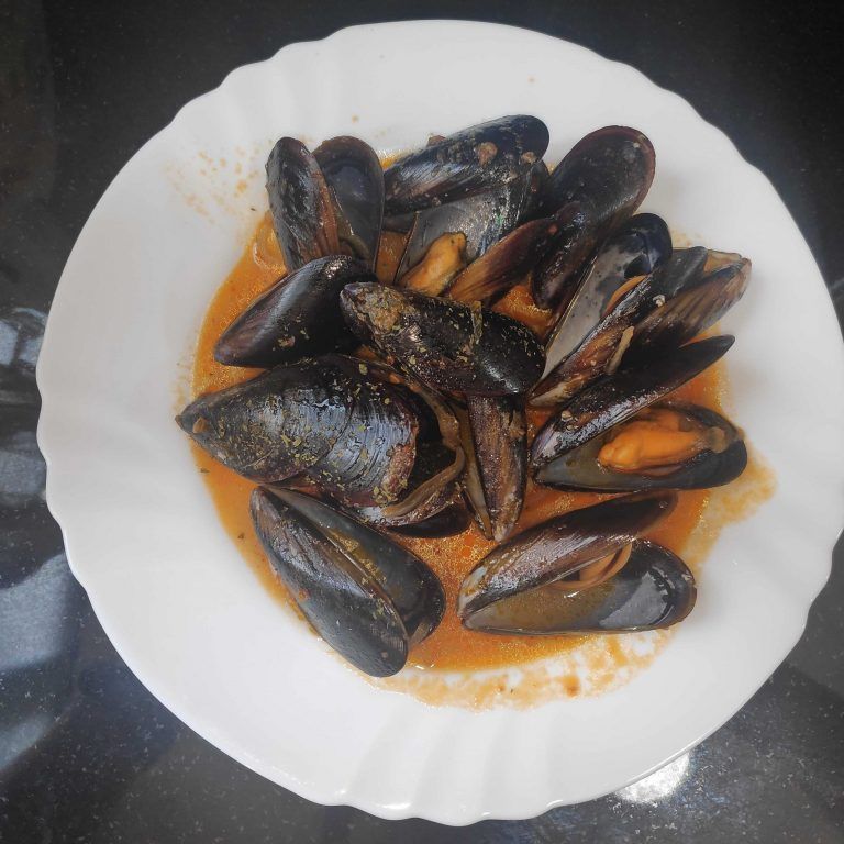 mejillones a la marinera con salsa