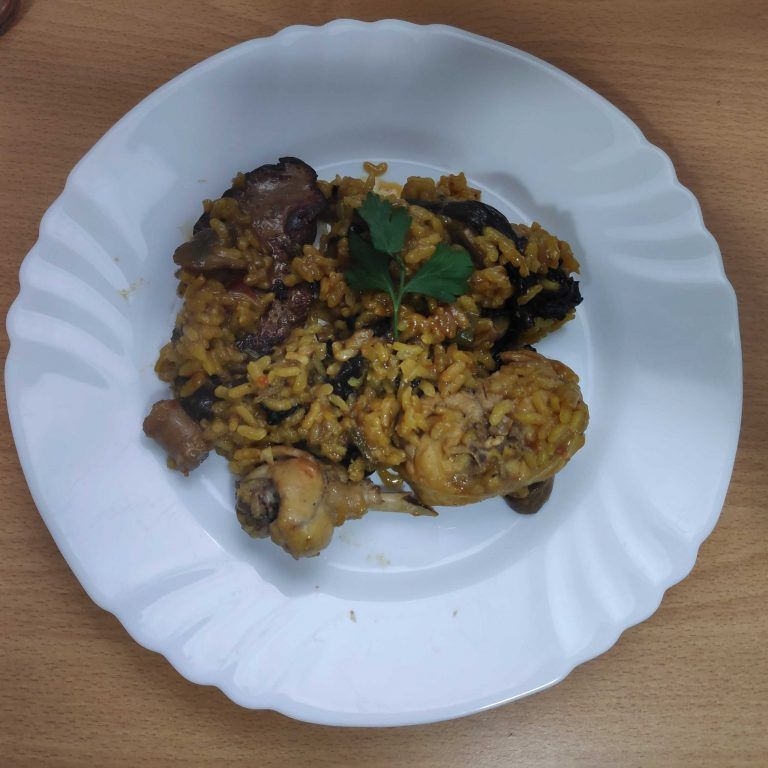 Arroz con carne y trompetas
