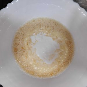 añadida la crema de leche a los huevos