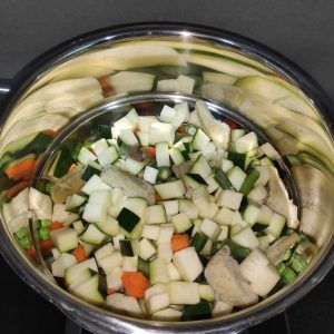 verduras cocidas y escurridas en una cazuela
