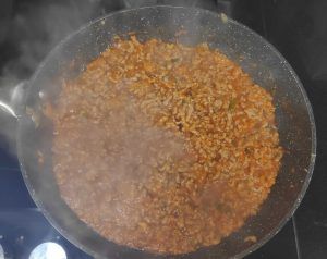Sofrito en La sartén añadido el vino