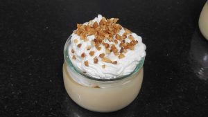Gotet amb mousse de torró nata i ametlla crocanti