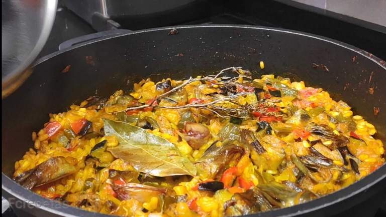 arroz preparado con verduras al horno ya reposado