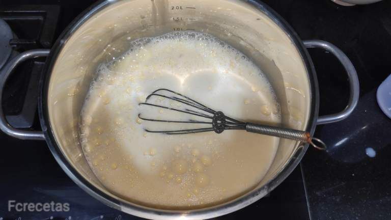barreja espesan al foc pas de elaboración de la crema catalana