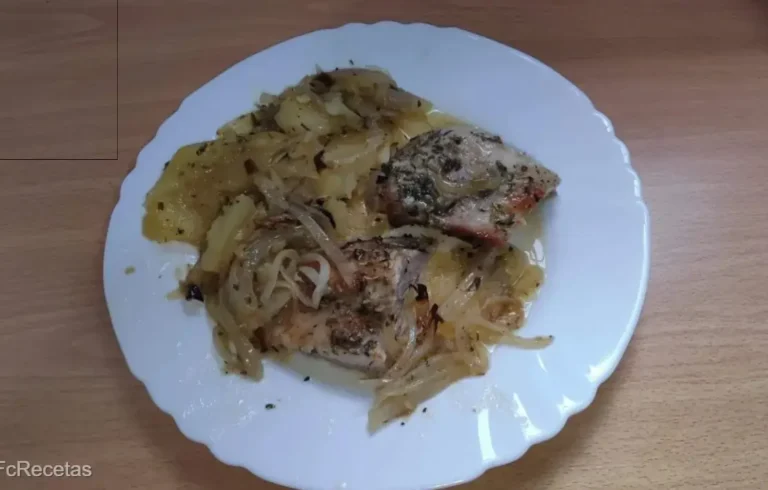 un plat de secret de porc al forn amb patates