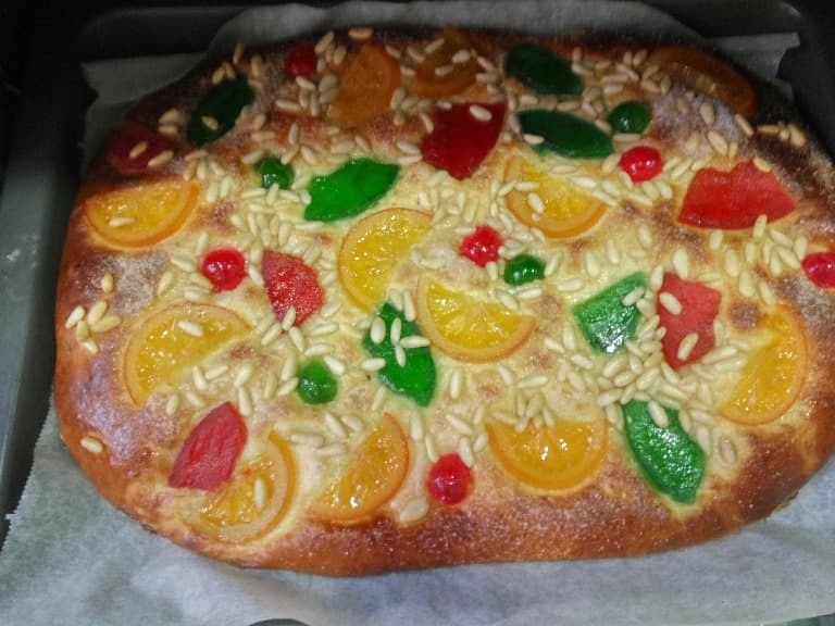 coca de san Juan de frutas confitadas