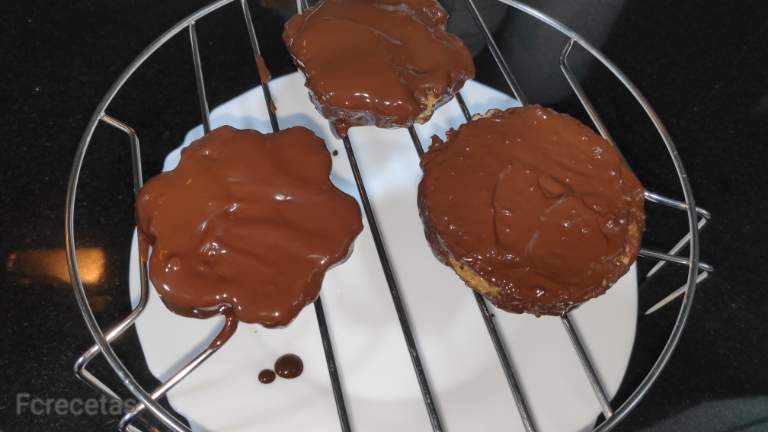 galetes assecant la xocolata en una reixeta