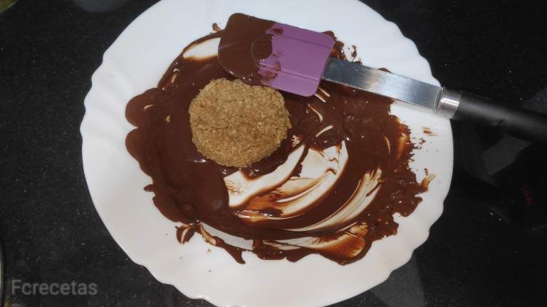 banyant les galetes en xocolata negra fosa