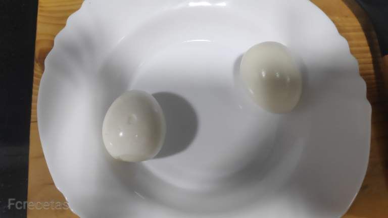 dos huevos cocidos duros