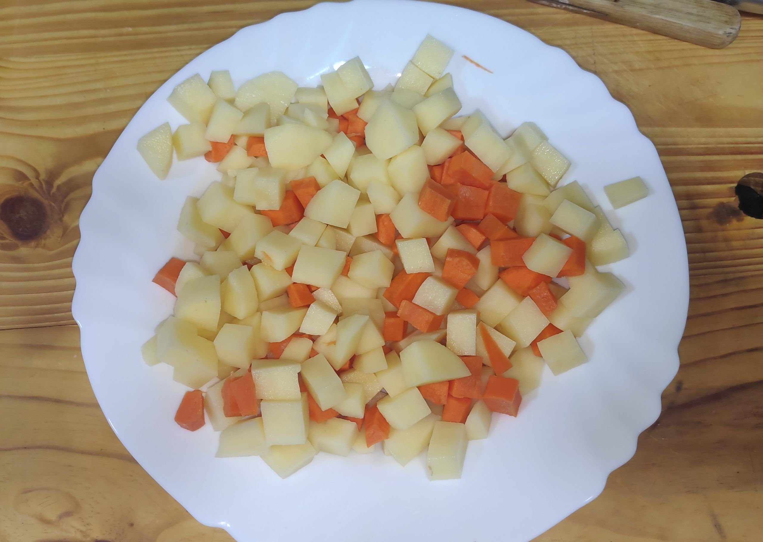 patata y zanahoria cruda cortada