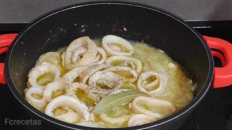 calamares con las hierbas paso de la preparación de la receta