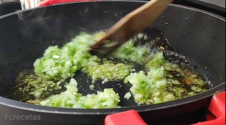 sofrito cebolla y pimiento picado
