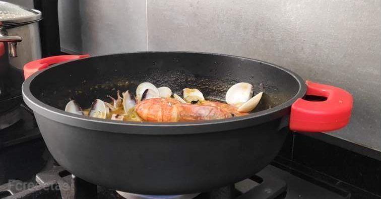 añadidas gambas y almejas