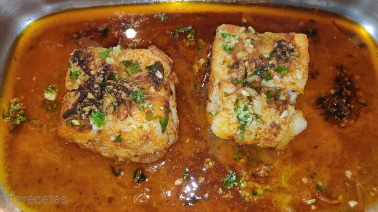 dos trozos de bacalao a la llauna
