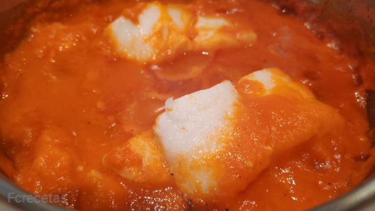 bacalao con salsa de piquillo, dos lomos