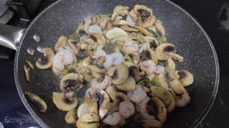 sofrito con perejil picado y jengibre