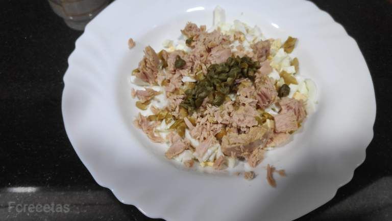 tàperes amb ou i tonyina per al farcit