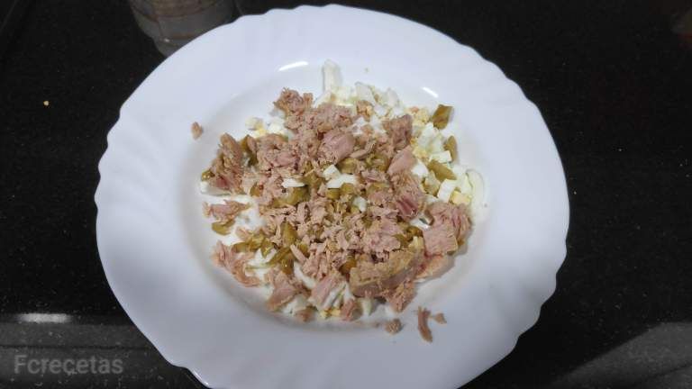 atún y huevo para el relleno