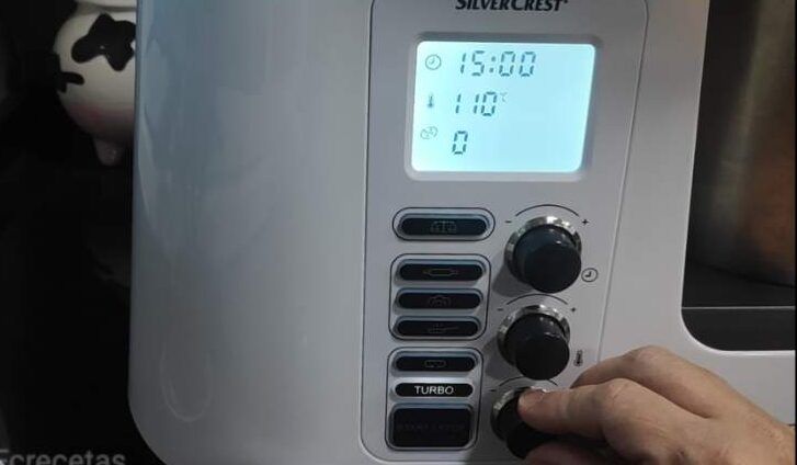 robot amb programa de cocció dels musclos, 15 minuts velocitat 1 temperatura 110 graus