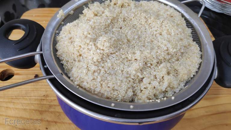 quinoa escurriendo ya cocida