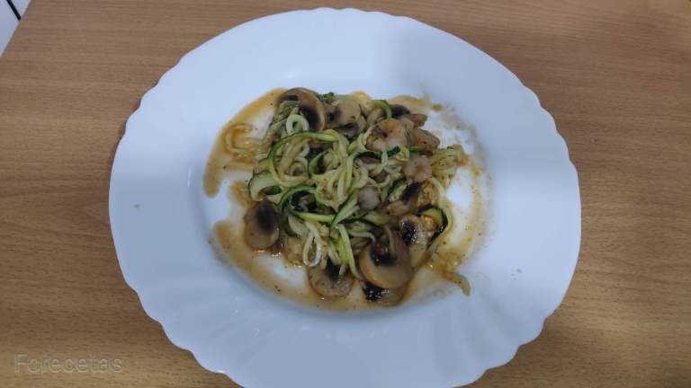 plato de espagueti de calabacín