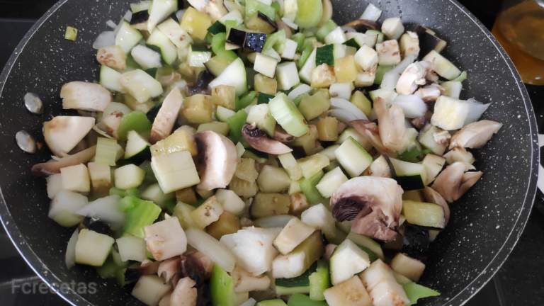 verduras en la sartén