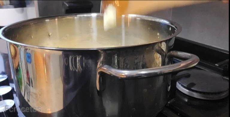 añadida la mantequilla a la crema de limón