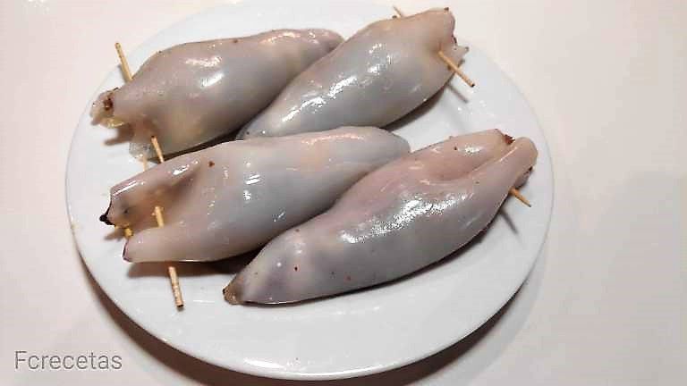 calamars farcits tancats amb un escuradents