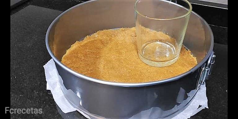 base de galleta en el molde