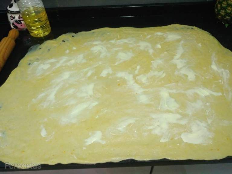 massa estesa per elaborar el tortell de reis